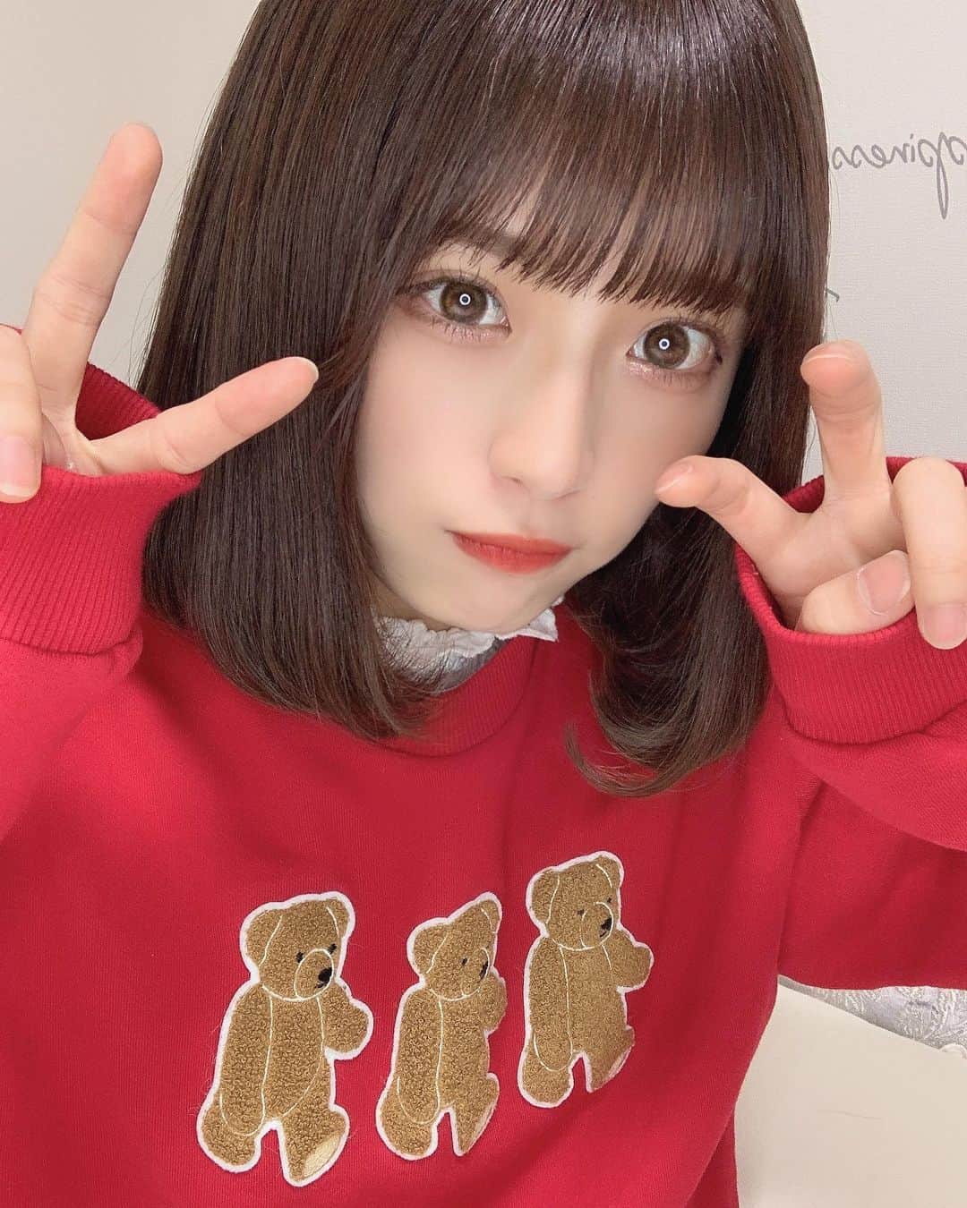 のインスタグラム：「﻿ 久しぶりにばっさり切りました！！﻿ ロングも好きだけどやっぱボブもいいな〜﻿ ﻿ ﻿ (@n_a_y_a )さん﻿ ありがとうございました🤍﻿ ﻿ ﻿ ・﻿ ・﻿ #名古屋サロン #名古屋美容室 #美容院 #ヘアカラー #ヘアスタイル #巻き髪 #サロモ #サロンモデル #ボブ #ボブスタイル」