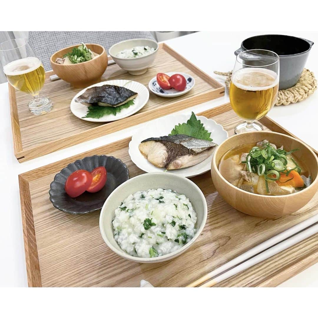 kumiのインスタグラム：「今夜は七草粥に鰤の塩焼きと豚汁。 無病息災を祈って🌿🙏🏻💫  #七草粥」