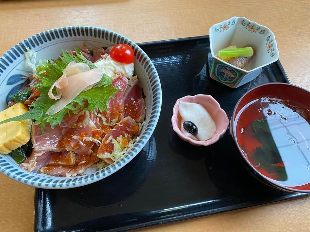 みくるんさんのインスタグラム写真 - (みくるんInstagram)「この前行った、みなと屋の和牛ステーキ丼❤️ めちゃくちゃ美味しかった😽 . .  #tiktok #ティックトック  #ギャル #君津 #千葉県 #キャバ嬢 #キャバクラ  #体入 #ポケパラ #ホスト #コスプレ #風俗 #風俗嬢 #シャンパン #アルマンド #谷間 #fカップ #おっぱいちゃん #ケツスタグラム  #お酒好きな人と繋がりたい #お酒好き女子 #お酒好き #いいね返し #いいねした人全員フォローする #いいねした人で気になった人フォロー #フォロー歓迎 #フォロー返します #フォローバック率100  #followforfollowback #follow4like」1月7日 19時04分 - clubregalia.mikuru