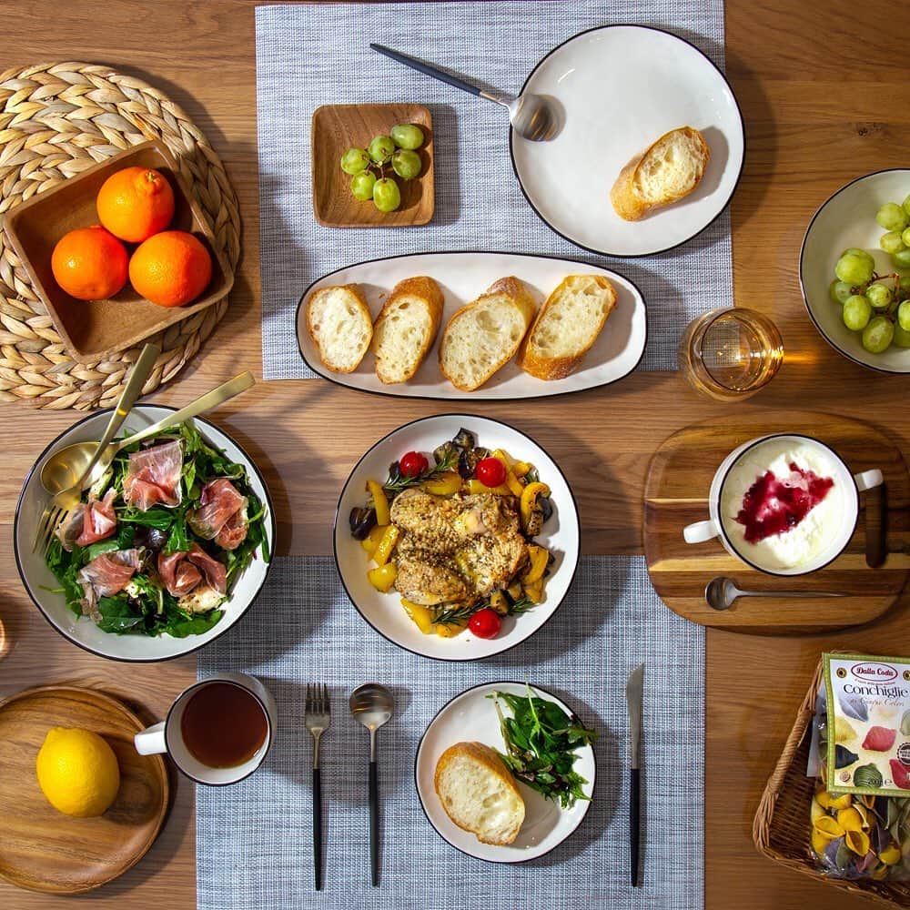 3COINSさんのインスタグラム写真 - (3COINSInstagram)「❋ 新年の始まりは新しい食卓から❋﻿ ﻿ ﻿ ﻿ 食卓を彩るオシャレな﻿ テーブルウェアが入荷致しました✨﻿ ﻿ シンプルなデザインなので﻿ どんなシーンでもお使い頂けます。﻿ ﻿ こだわりの食器で﻿ いつもの食事もなんだか特別な気分に♪﻿ ﻿ ﻿ 一部アイテムは3COINS公式通販サイト @palcloset_onlinestore  にて販売しております。﻿ ﻿ 店舗により在庫が異なりますので、お立ち寄りの店舗までお問い合わせください。﻿ ﻿ ﻿ #3COINS #スリーコインズ #スリコ #新商品 #新商品情報 #パルクローゼット #通販 #通販サイト #公式通販サイト #食卓 #テーブルウェア #食器 #プチプラ #キッチンアイテム #おうち時間 #おうち #おうちごはん #朝ごはん #ごはん」1月7日 19時09分 - 3coins_official