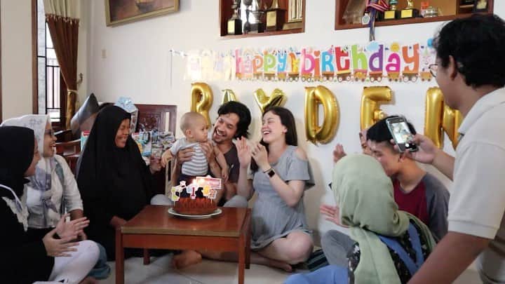 Kimberly Ryderのインスタグラム：「Yang belum nonton vlog ulang tahun Rayden + lahiran Aisyah bisa nonton sekarang! Link in bio ⭐️🌙」