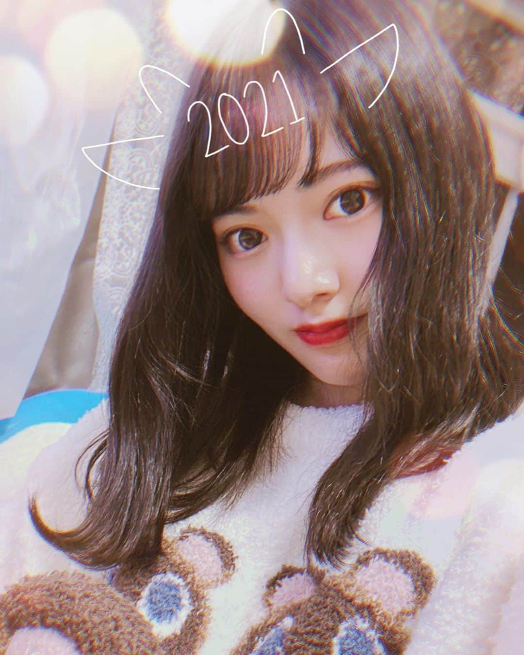 林桃絢美のインスタグラム：「遅くなりましたが、 明けましておめでとうございます🎍  2020年はなかなか思い通りにいかない事がたくさんあった年だと思います。  2021年はいつか元の日常が戻る事を信じて、自粛しつつ目の前の事ときちんと向き合って過したいです✨  そして不要不急の外出は控え、 お仕事等で外出する場合はしっかり感染対策をして、 みんなで協力し合える世の中になって欲しいです🌟  良い年になりますように🐮🥛  #新年 #明けましておめでとうございます  #撮影モデル #サロンモデル  #ジェラピケ #あつ森」