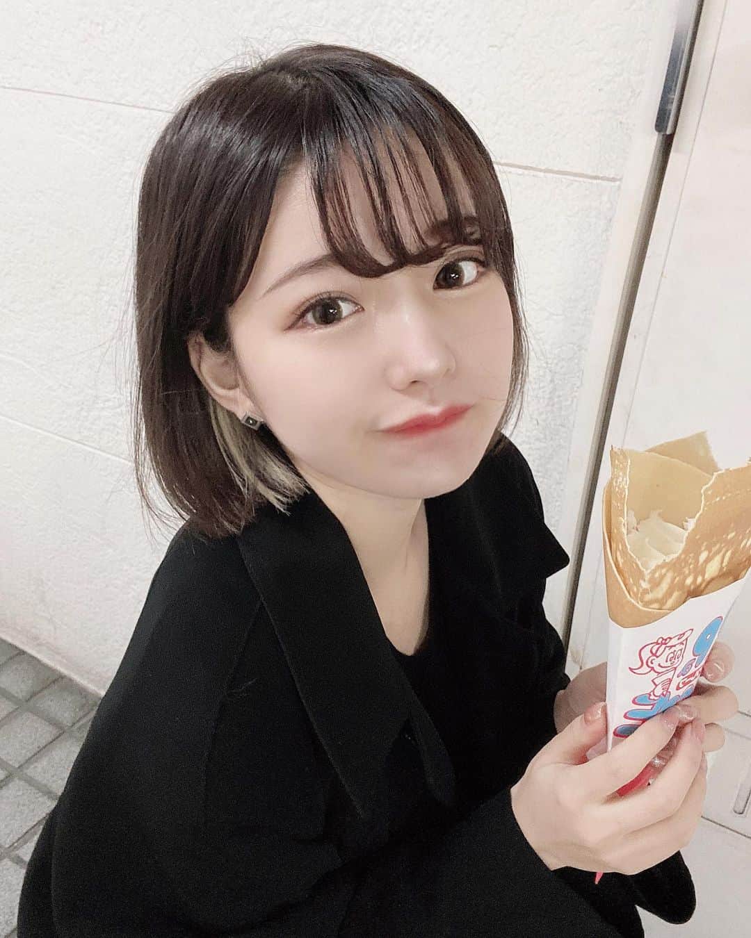 sarimaru(国木田さりまる)のインスタグラム：「めちゃんこ久しぶりにクレープ食べた！ 誰かさんと全く同じ場所🤭💭」