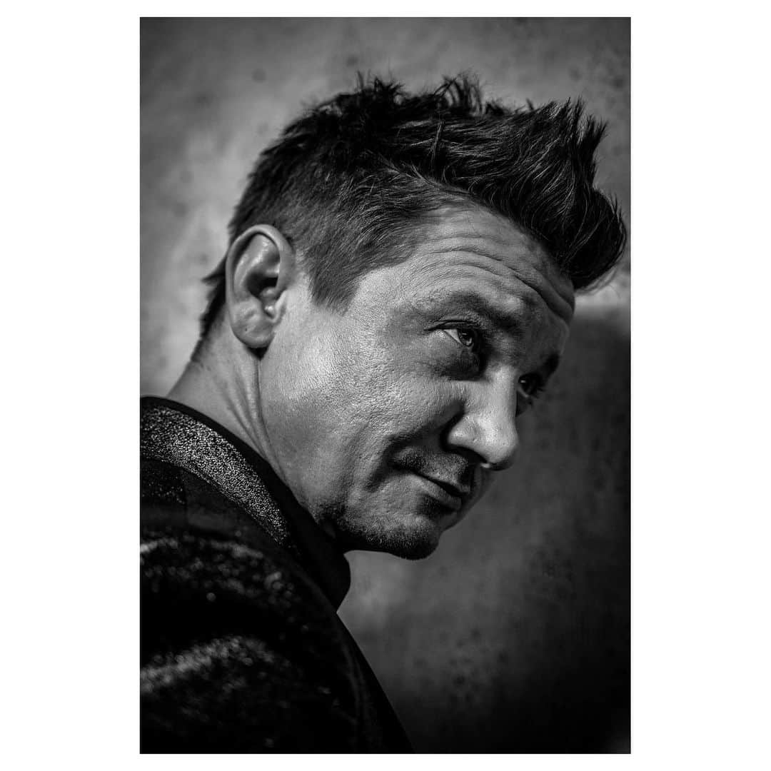 ランドール・スラヴィンさんのインスタグラム写真 - (ランドール・スラヴィンInstagram)「Happy Birthday to my brother @jeremyrenner. . Where the fuck did the years go??? . . .」1月8日 1時03分 - randallslavin