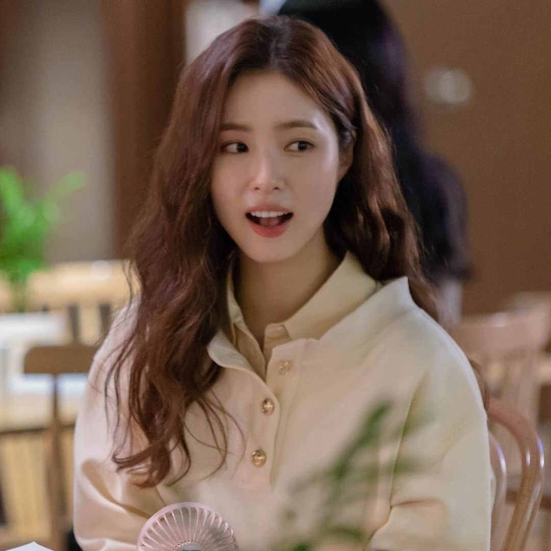 シン・セギョンのインスタグラム：「오늘 밤 9시 ✨🤨 #runon」