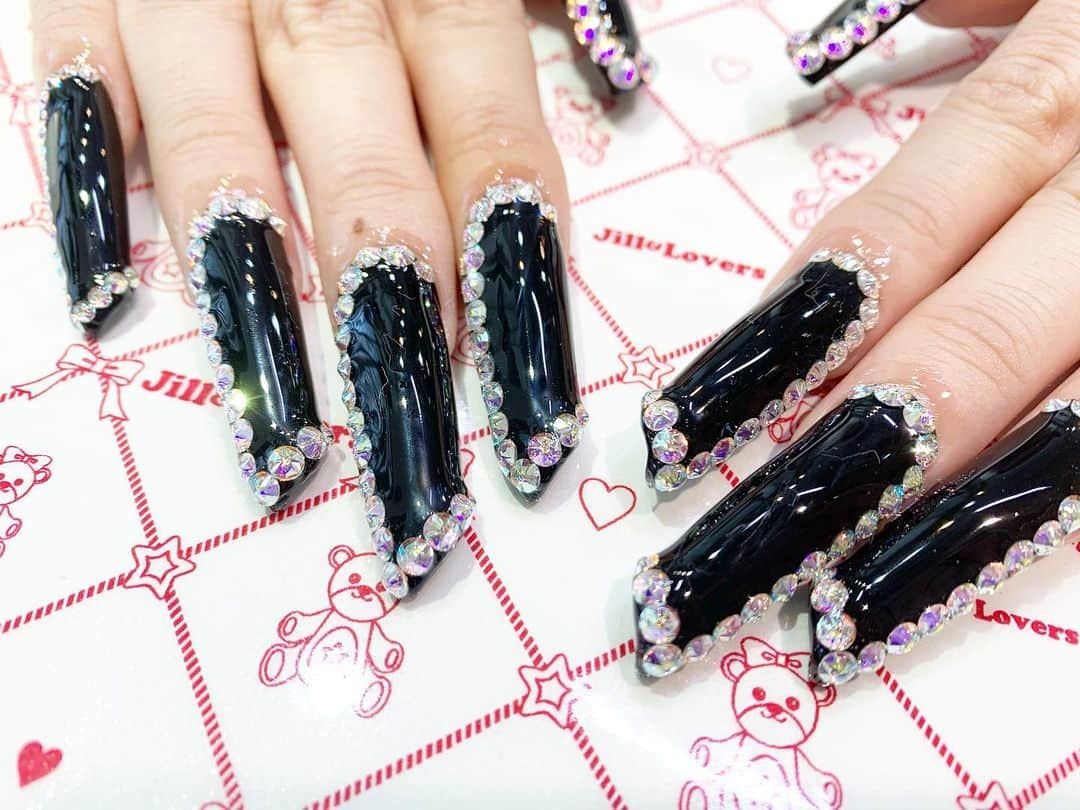 mamijinguのインスタグラム：「@moannu  モアナちゃんのネイルはいつも人気✨今回はブラック💄  #jillandlovers #nail #nailart #paragel #gelneil#gel #ネイル #ネイルアート #me #look #love #かわいい」