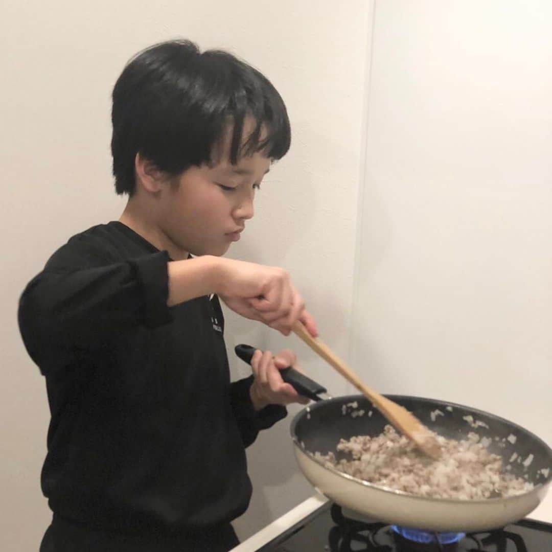 山口太幹さんのインスタグラム写真 - (山口太幹Instagram)「今日は料理したよ🔪 ミートパスタを作ったんだ🍝  やっぱり自分で作ったからすごく美味しかった🥰  料理ができる男子になれるように頑張りまーす✨  #山口太幹 #宮崎出身 #小学生男子 #子役 #俳優 #朝ドラ子役 #モデル #海汐プロダクション所属 #アービング所属 #ミートパスタ #料理 #自分料理 #美味しかった #頑張る #楽しい #夕飯」1月7日 19時50分 - taiki_umipro