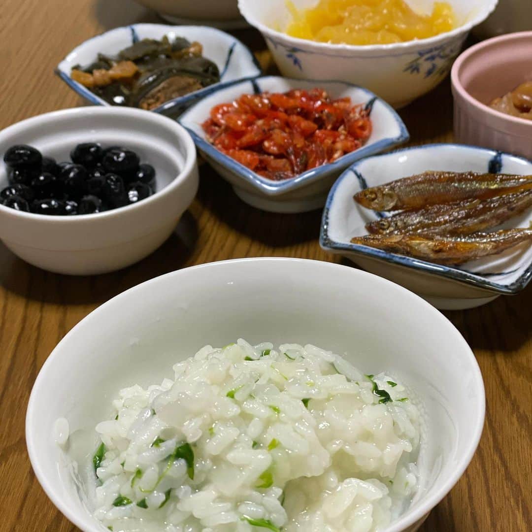 白木優子のインスタグラム：「七草粥食べました。 みなさんも無病息災でありますように❤️ #七草粥」