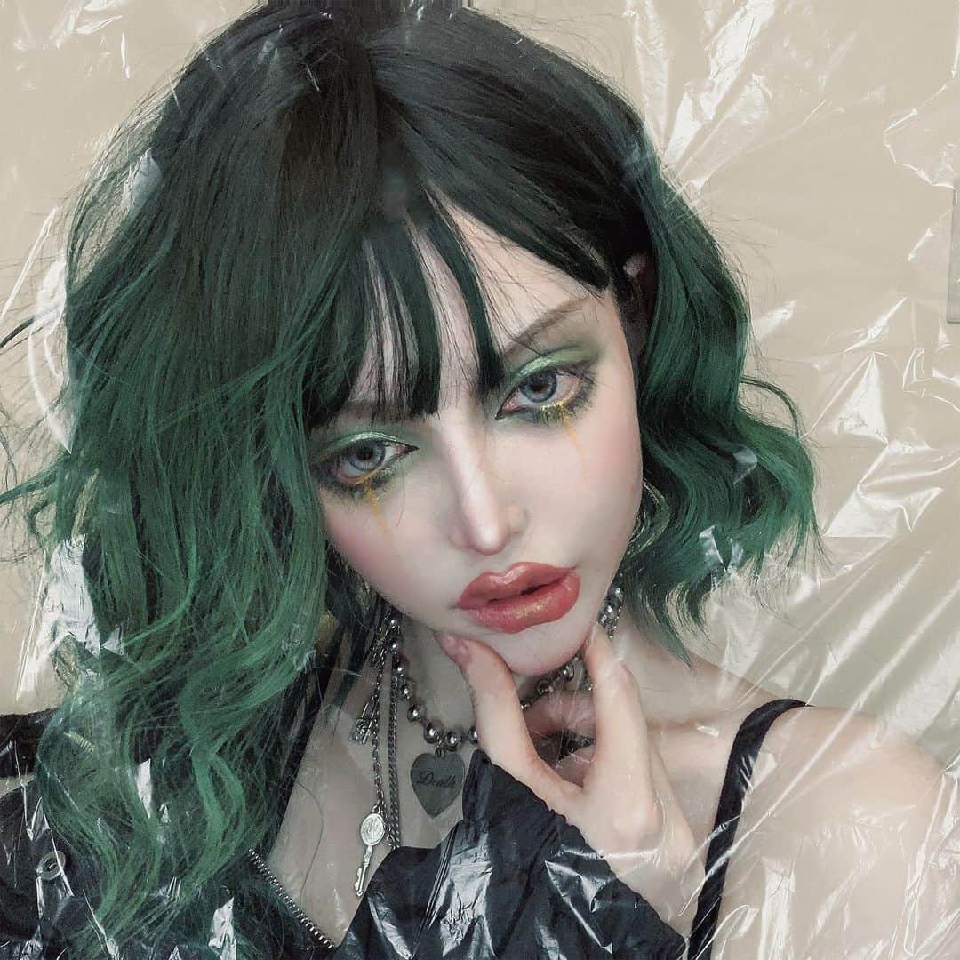 chiiiiiのインスタグラム：「Green💚💛wig」