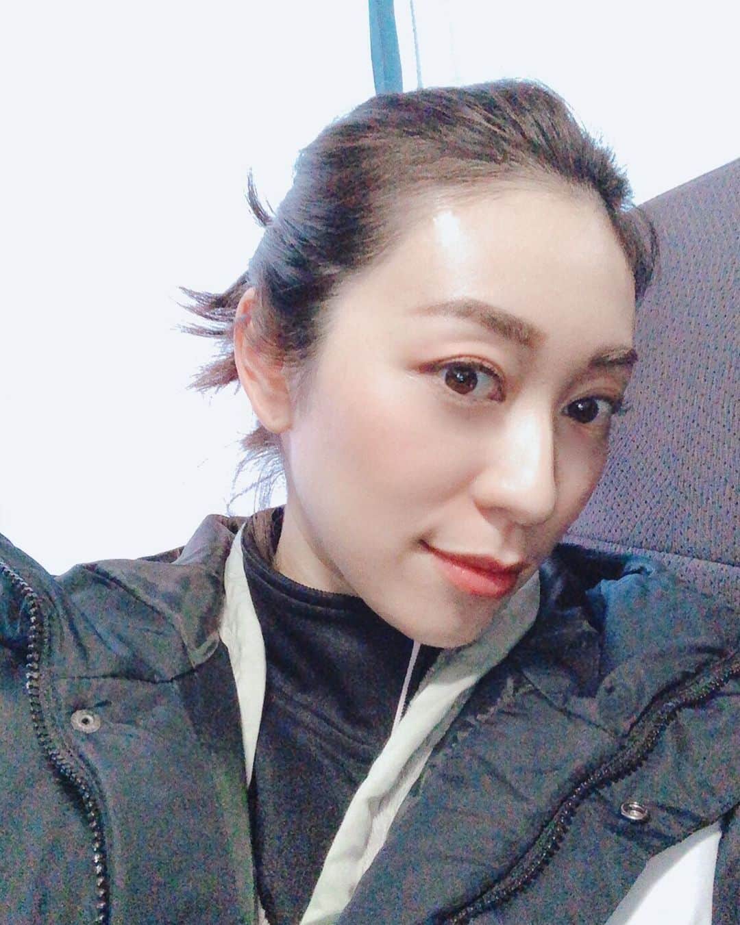 熊澤枝里子のインスタグラム：「2021年、初撮影📸 今年は沢山仕事する一年に✨ ・ ・ ・ #model #work #shooting  #モデル #撮影」