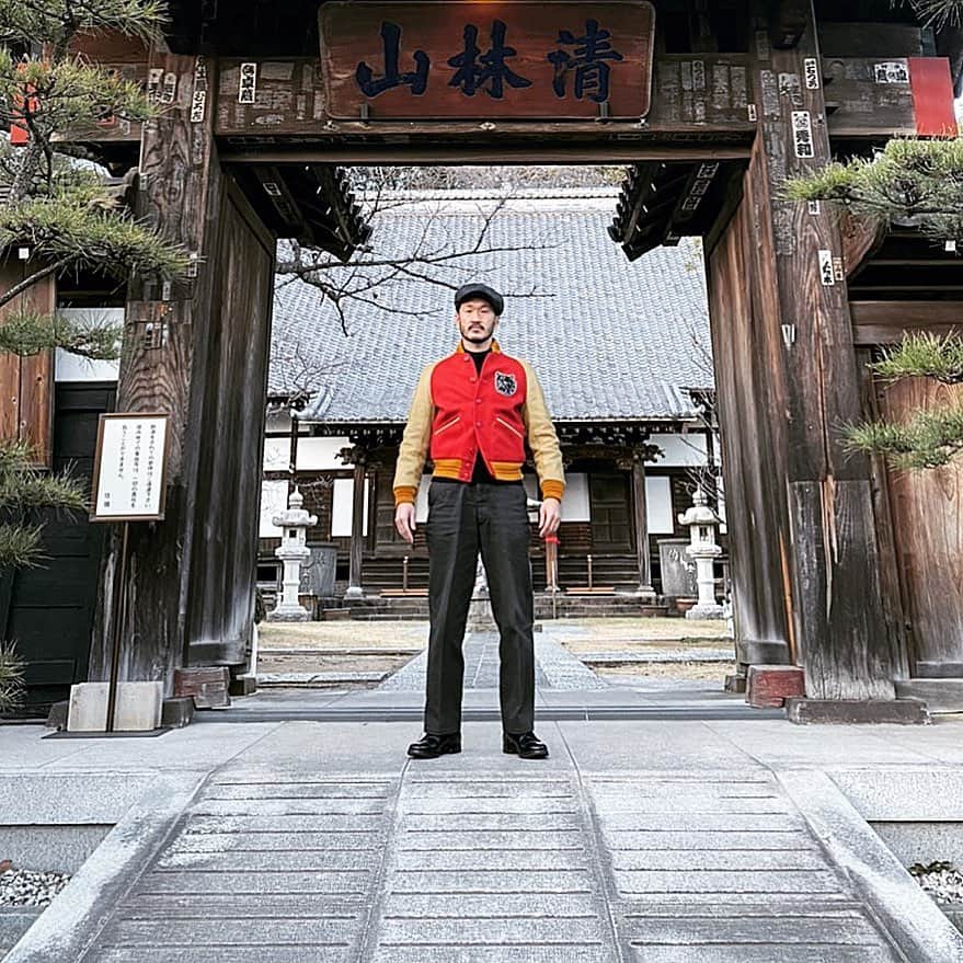 富澤清太郎のインスタグラム：「謹賀新年⛩  #ありがとうSC相模原 #よろしくヴェルディ #浅場さんいつもありがとうございます🙏 #timewornclothing」