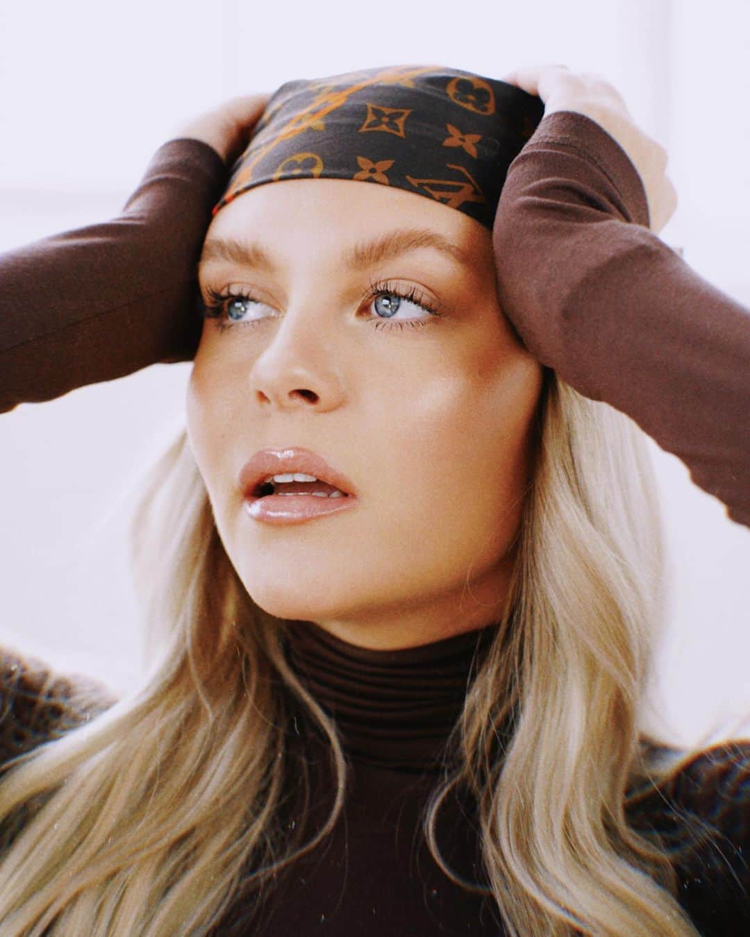 Dagi Beeのインスタグラム：「a fresh start isn’t a new place, it’s a new mindset. 💭」