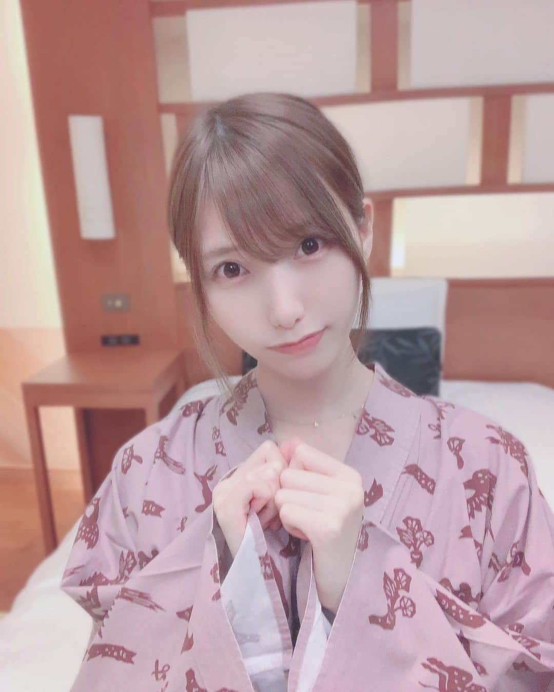 まきせれなのインスタグラム：「去年の写真🐻‍❄️🤍 ໒꒱· ﾟ #温泉旅行#onsen#ライブ配信#撮影会#被写体#portrait#他撮り#ゲーム好き#ゲーマー女子#邦ロック女子#スプラトゥーン2してる人と繋がりたい#followme#浴衣女子#静岡#japanesegirl#ナチュラルメイク」