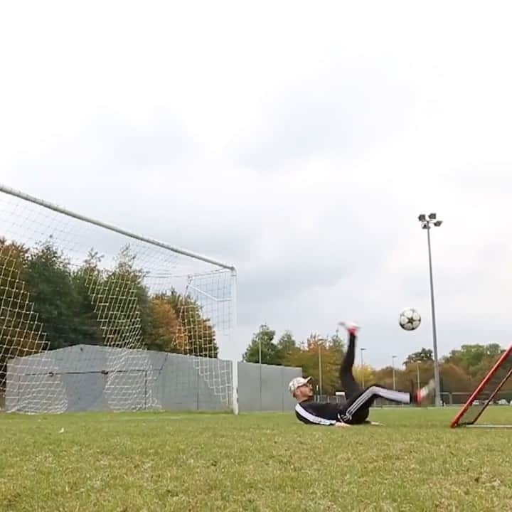 F2Freestylersのインスタグラム：「Wait...What??? How??? 🤯😱」