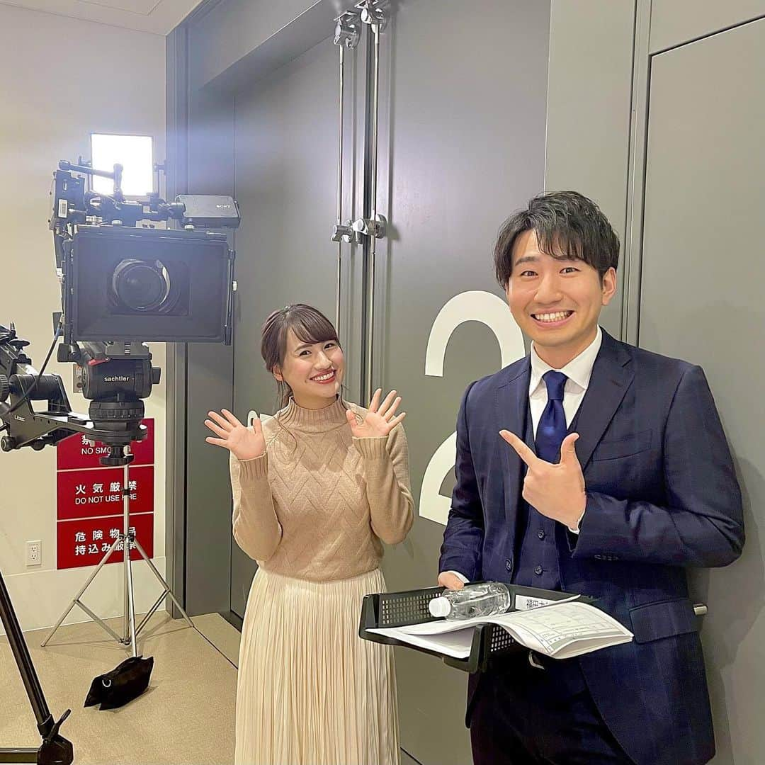 福田太郎さんのインスタグラム写真 - (福田太郎Instagram)「福福コンビ🙆‍♀️🙆‍♂️ 揃うと縁起が良いと言われています（たぶん） 2021年の１回目は明日のイチモニ！です😁 ⠀ 冗談はさておき、HTBのエントランスにも、 縁起の良さそうなコーナーを発見！！！ onちゃんの絵馬と、おみくじです🐮 #札幌村神社 に奉納されるので、立ち寄ってみては？⛩ ⠀ あした福永アナを連れて行ってみよう🙋‍♀️🙋‍♂️ ⠀ #HTB #onちゃん #絵馬 #おみくじ #onちゃんテラス #イチモニ！#アナウンサー #福福コンビ #福永裕梨 #福田太郎 つまり…金土を観たら、良いことあります✌️（たぶん） #イチモニ劇場 #YouTube にアップされてます〜！」1月7日 20時11分 - htb_tarofukuda