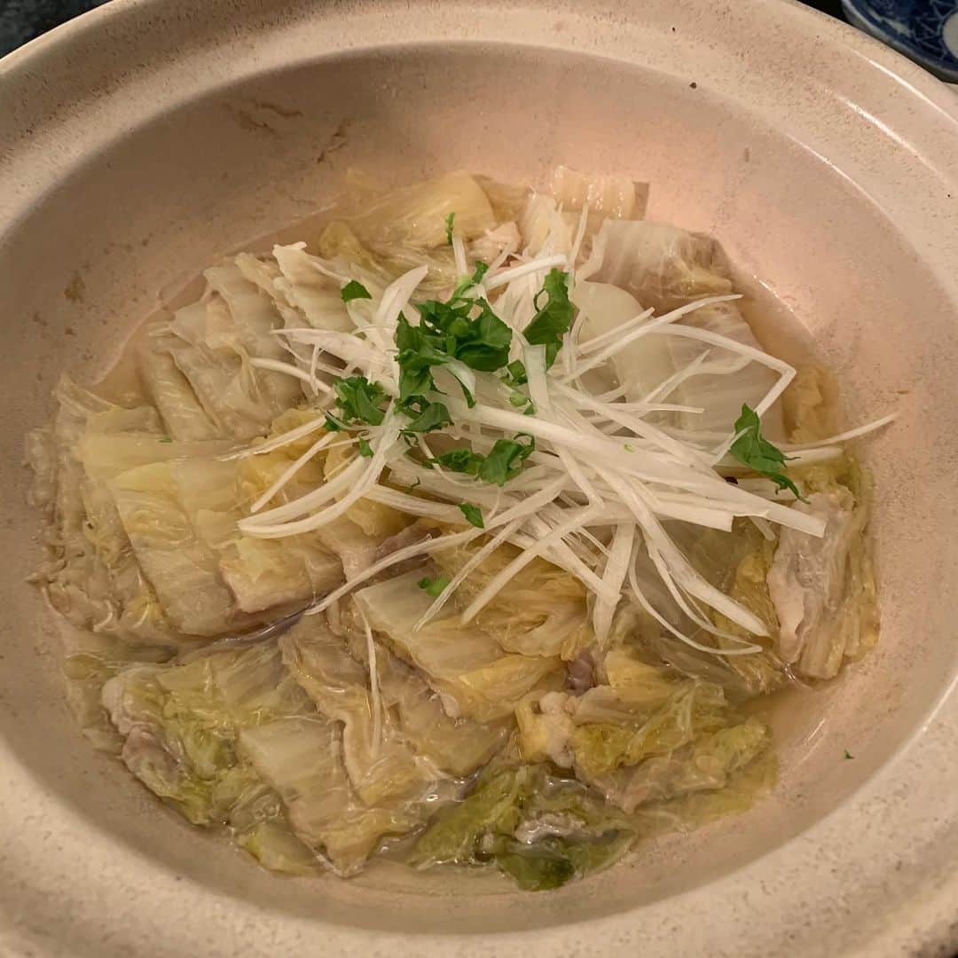 河野景子のインスタグラム：「白菜のミルフィーユ仕立て鍋✨ ヘルシーメニュー」