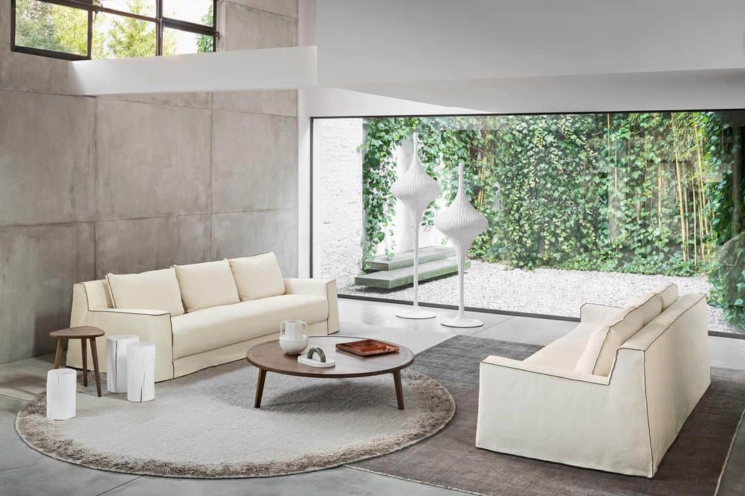GERVASONI JAPAN / ジェルバゾーニ ジャパンのインスタグラム：「【 New Collection 】   Sofa : LOLL 14 Design : @paola.navone   【お問い合わせ先】 南陽オモビト株式会社 / GERVASONI TOKYO  〒107-0062 東京都港区南青山4-18-16 フォレストヒルズWESTWING B1 TEL：03-5413-3274 MAIL：info@gervasoni.jp  #gervasoni #GervasoniTokyo #paolanavone #interior #interiordesign #madeinitaly  #ジェルバゾーニ #ジェルバゾーニトーキョー #インテリア #イタリア家具 #ソファ #椅子 #テーブル #お洒落」