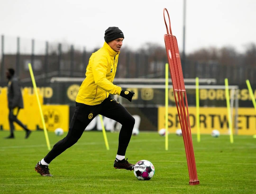 ウカシュ・ピシュチェクさんのインスタグラム写真 - (ウカシュ・ピシュチェクInstagram)「Winter training session. ⚽️❄️」1月7日 20時31分 - lukaszpiszczek_lp26