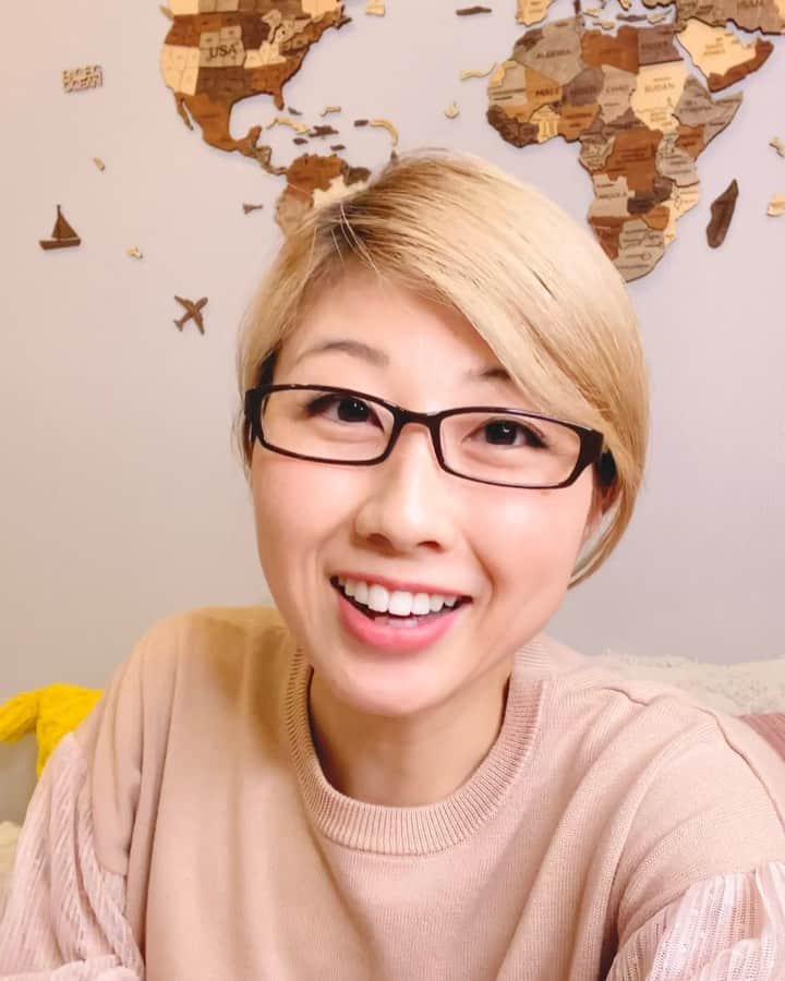 吉田ちかのインスタグラム：「InstaEnglish! “It’s nice to connect!”﻿ ﻿ Hey guys! 最近人とのコミュニケーションの形が大きく変わり、オンライン化していく中、挨拶の言葉も少しずつ変わってきている気がしています！﻿ ﻿ 個人的によく感じるのはオンラインだと、初めての方にNice to meet youとは、あまり言わないこと。It’s nice to connectは、最近実際初めてオンラインでお話しした方が使っていたフレーズ👍 ﻿ ﻿ YouTubeの方ではこれ以外に色んな新しい「初めまして」の英語フレーズをシェアしているので良かったら見てください❤️」