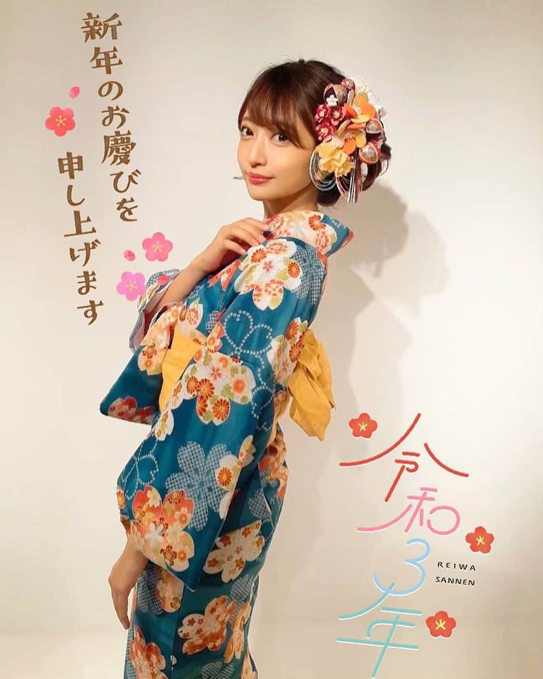 羽田優里奈さんのインスタグラム写真 - (羽田優里奈Instagram)「. . . 2021 🎍 皆さまが健康で、 穏やかな時間が過ごせる 一年になりますように☺︎ 健康が、いちばんやねえ🍵 . . 昨年の夏に着物モデルをした時の写真👘 ２枚目はヘアメイクさんが スマホで撮ってくださったオフショ✌️ 折角なのでお年賀風に☺︎ . . 明日からKyobizXの 通常放送が始まります🌟 (KBS京都 毎週金曜21:00〜22:25 ) マチネタのコーナーは、 新年一発目から元気の出る！！ からーい！あるものです！！ . 本年も宜しくお願いいたしますꪔ̤̮ . . . . . . #謹賀新年 #kyobizx #京都 #kbs京都  #振袖 #着物 #浴衣 #和装 #衣装 #着物モデル #コーデ #ヘアアレンジ #ヘアスタイル  #和装ヘア #着物ヘア #和装ヘアアレンジ #振袖ヘア  #今宮戎神社 #今宮戎福娘 #福娘 #えべっさん  #kimono #model #japan #fashion #hair #kyoto」1月7日 20時42分 - hadayurina_