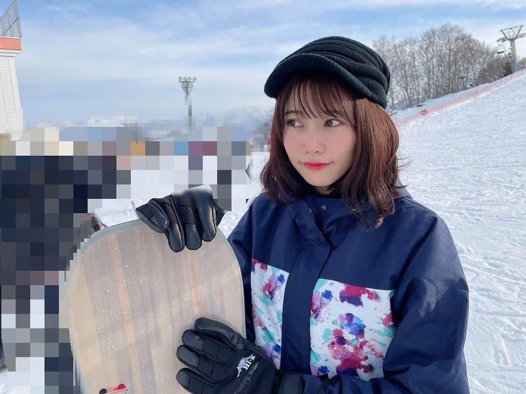 桃里れあさんのインスタグラム写真 - (桃里れあInstagram)「だいぶ前にスノボ行った時の🏂❤︎ ・ 人かなり少なかった。 写真撮る時以外マスクしてました😷 みんなマスクで滑ってた偉い😷 ・ ・ ボードもブーツも自分のものです🏂💓 スノボ行く時誘ってね☺︎✨」1月7日 20時45分 - rea_momosato