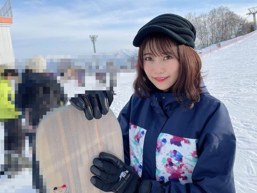 桃里れあさんのインスタグラム写真 - (桃里れあInstagram)「だいぶ前にスノボ行った時の🏂❤︎ ・ 人かなり少なかった。 写真撮る時以外マスクしてました😷 みんなマスクで滑ってた偉い😷 ・ ・ ボードもブーツも自分のものです🏂💓 スノボ行く時誘ってね☺︎✨」1月7日 20時45分 - rea_momosato