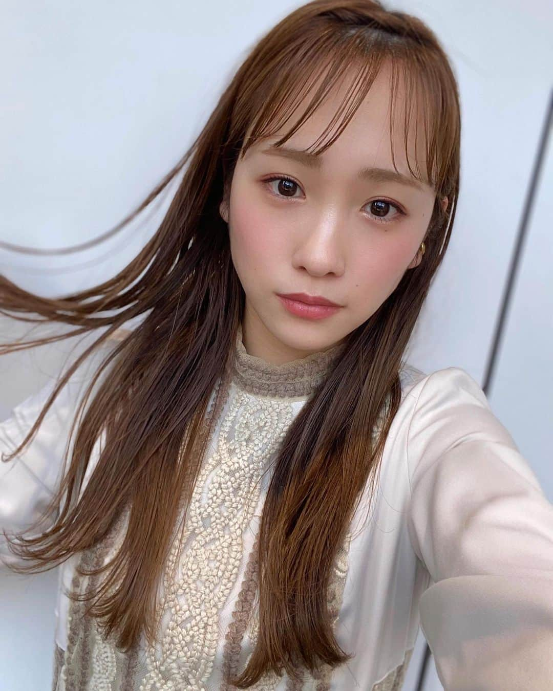 川栄李奈さんのインスタグラム写真 - (川栄李奈Instagram)「楽しい撮影でした📷 髪が伸びに伸びたね☺︎ 夜は無病息災を願いながら 七草粥食べました🍚 そしてそして 今夜22時からは知ってるワイフです！ ぜひご覧くださいっ✌︎」1月7日 20時57分 - rina_kawaei.official