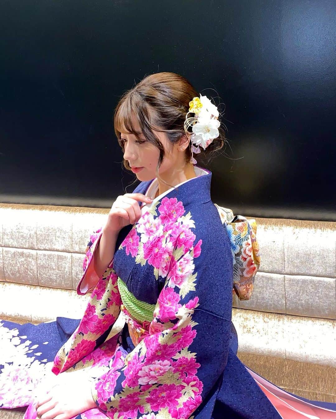 YUMIさんのインスタグラム写真 - (YUMIInstagram)「. とってもお世話になっている 大好きな皆さんと撮影しながら初詣✨🤣  着物も着せていただきました🙇‍♀️  素敵な方々と出逢えたことに 心から感謝しています☺️💗  #初詣#振袖ヘア#振袖#着物#kimono  #櫛田神社#お櫛田さん#雪#☃️#japan あふれる#成人式 感 #成人式ヘア #成人式振袖」1月7日 20時53分 - arpkyumi