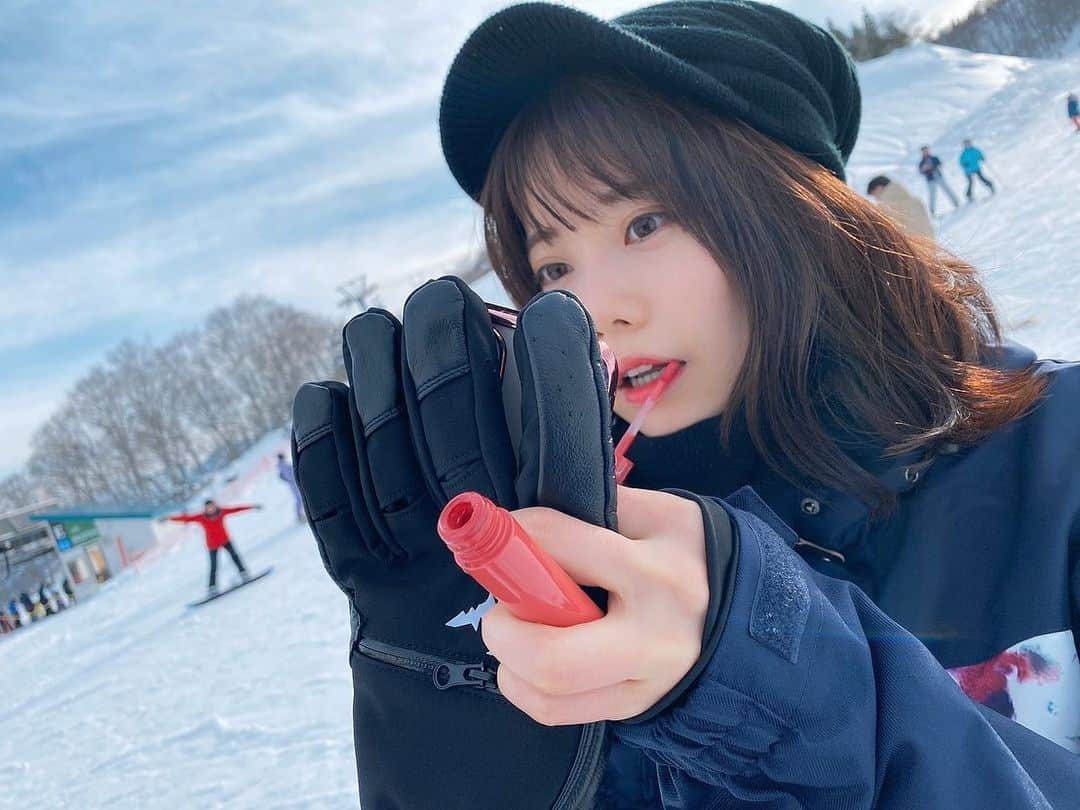 桃里れあさんのインスタグラム写真 - (桃里れあInstagram)「写真撮る前にリップ直してた💄 ・ リップは最近ずっとロムアンド❤︎」1月7日 20時53分 - rea_momosato