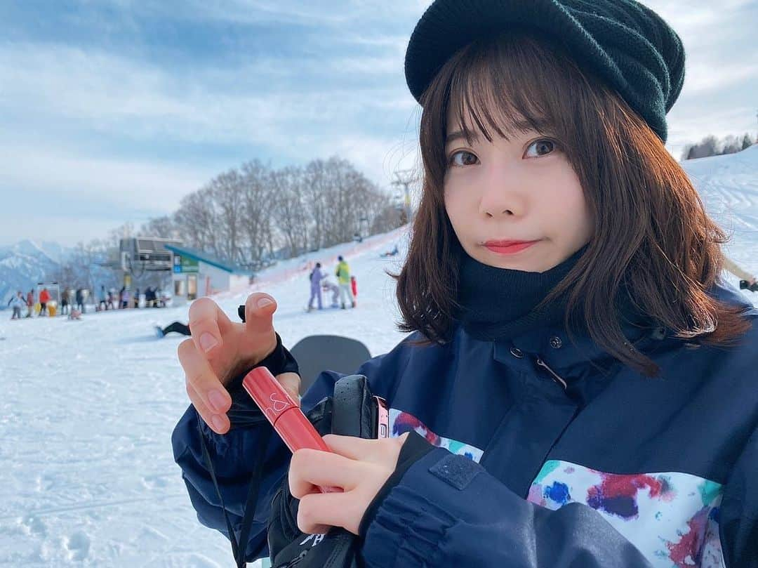 桃里れあさんのインスタグラム写真 - (桃里れあInstagram)「写真撮る前にリップ直してた💄 ・ リップは最近ずっとロムアンド❤︎」1月7日 20時53分 - rea_momosato