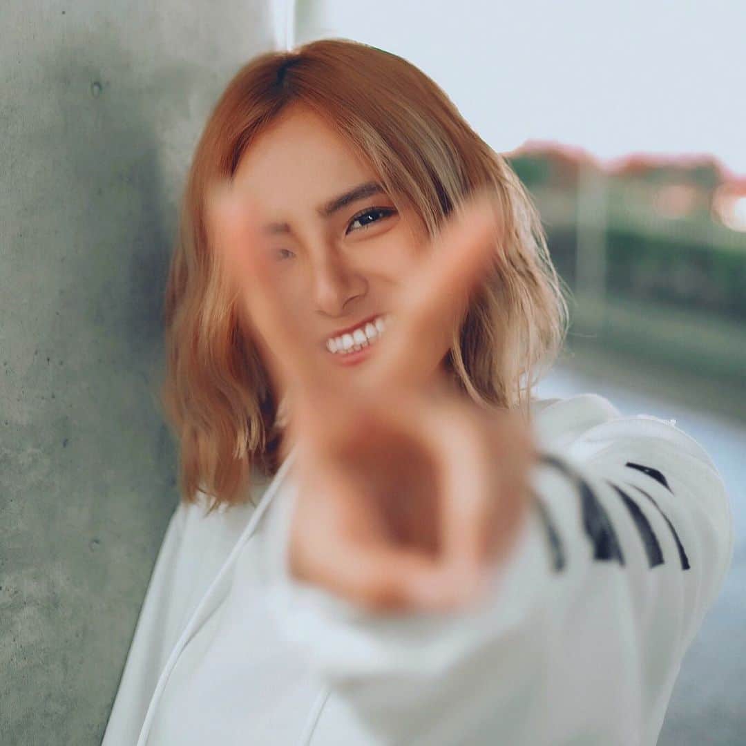 佐野千晃のインスタグラム：「平和が早く戻りますように﻿ ﻿ ピーーーース！！！﻿ ﻿ 最近写真撮って無さすぎて昔のを引っ張り出してるw﻿ ﻿ #natural #healthy #good #gilrs #gilr #cool #cute #ooted #selfie #self #face #スポーツ女子 #スポーツ #ハワイ #笑顔 #ひまわり #ピース」