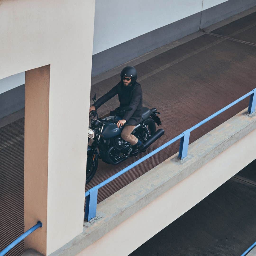 パルジレリのインスタグラム：「City ride, with the right look.⁣ #PalZileri #FW20 #EffortlessAttitude⁣ ⁣ @stefanogaluzzistudio @vankhokhlov @davebramby @marco__rossetti @giulioggv」