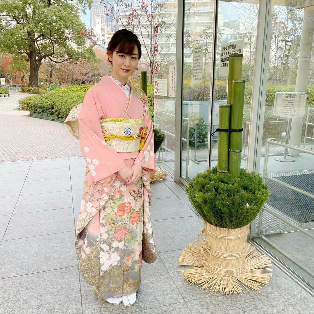 新井恵理那さんのインスタグラム写真 - (新井恵理那Instagram)「松の内も今日まで。感染爆発でお正月気分からはすでに目が覚めていますが…改めて、みんなで見えない敵と闘うことになる2021年、感染しない、させないように気をつけます…！ #松の内 #新井恵理那 #centforce」1月7日 21時04分 - elina_arai