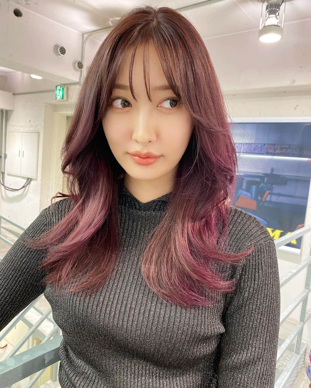 佐達ももこさんのインスタグラム写真 佐達ももこinstagram New Harada Hair 毛先はブリーチが残ってるから 早く抜けてしまうので いつもより濃いめにpink 落ちていく過程も楽しみです Shima Newhair Hairstyle Haircolor Pinkhair ピンクヘアー 1月7日 21時