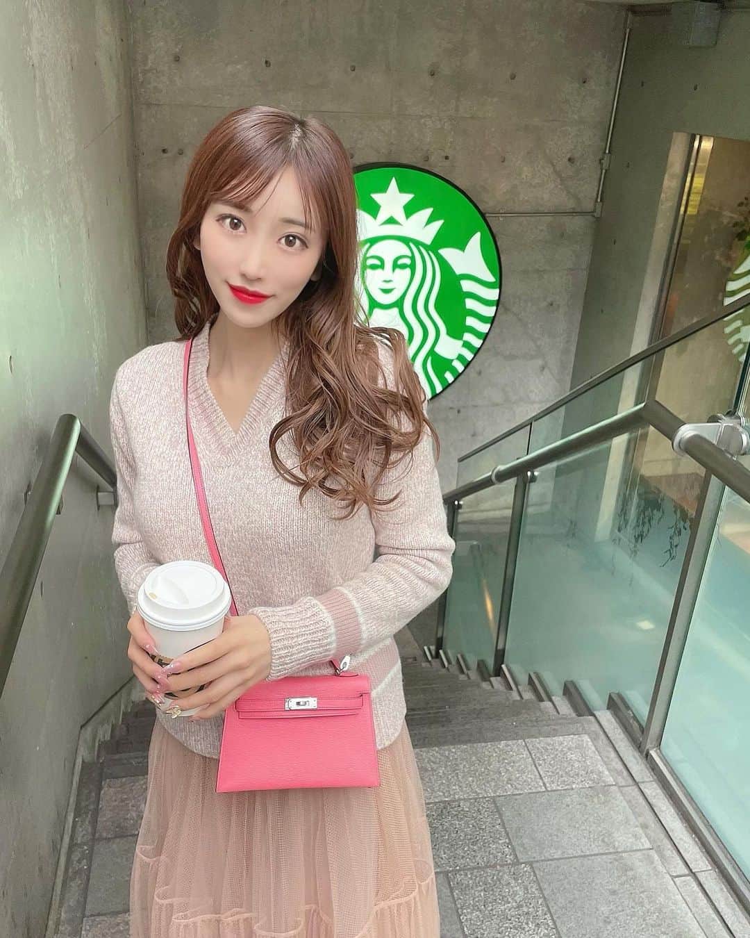 伴かなみのグルメインスタ