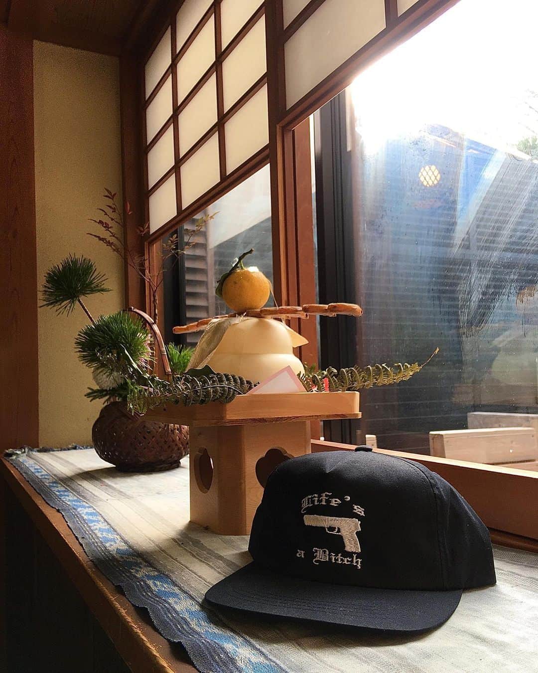 桂依央利さんのインスタグラム写真 - (桂依央利Instagram)「ぼく結構キャップ好きなんです🧢 寝癖隠しにもいいし笑 顔も小さく見えるし🥸笑 今日のキャップはmememoriさんのやつです🔫！！ おしゃれでかわいいー でしょ？ 明日からもますます寒いみたいなのでみなさん防寒しっかりしてくださいね❄️ #桂依央利 #中日ドラゴンズ #🧢 #mememori #cap #🔫」1月7日 21時11分 - katsuraiori68