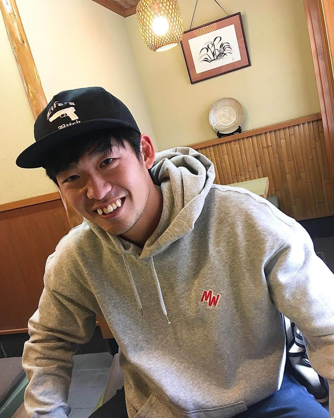 桂依央利さんのインスタグラム写真 - (桂依央利Instagram)「ぼく結構キャップ好きなんです🧢 寝癖隠しにもいいし笑 顔も小さく見えるし🥸笑 今日のキャップはmememoriさんのやつです🔫！！ おしゃれでかわいいー でしょ？ 明日からもますます寒いみたいなのでみなさん防寒しっかりしてくださいね❄️ #桂依央利 #中日ドラゴンズ #🧢 #mememori #cap #🔫」1月7日 21時11分 - katsuraiori68