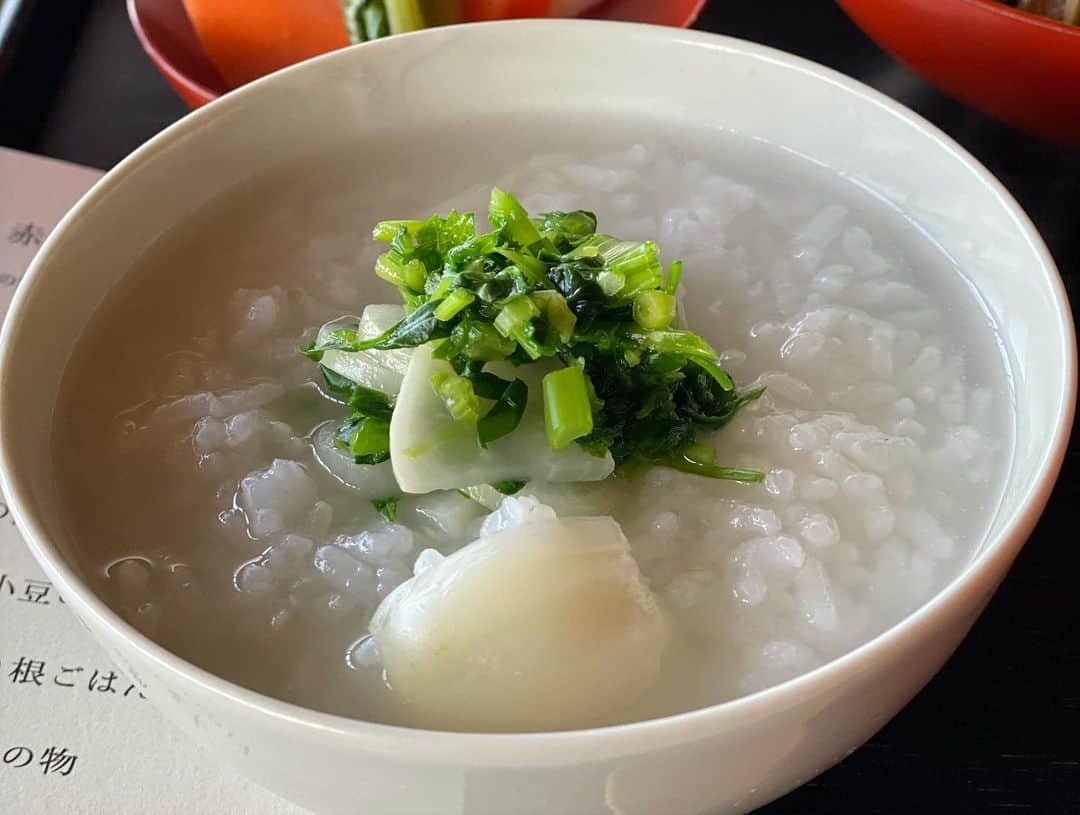 伊達公子さんのインスタグラム写真 - (伊達公子Instagram)「虎屋の季節の食事が今日、1月7日は「七草粥」 ということでいただいてきました！ #伊達公子 #kimikodate  #テニス  #テニスプレイヤー #tennis  #tennisplayer #虎屋 #とらや  #とらや赤坂店  #虎屋赤坂本店  #季節の食事  #七草粥  #七草粥の日 #2021年1月7日  #1月7日  #無病息災」1月7日 21時23分 - kimiko.date