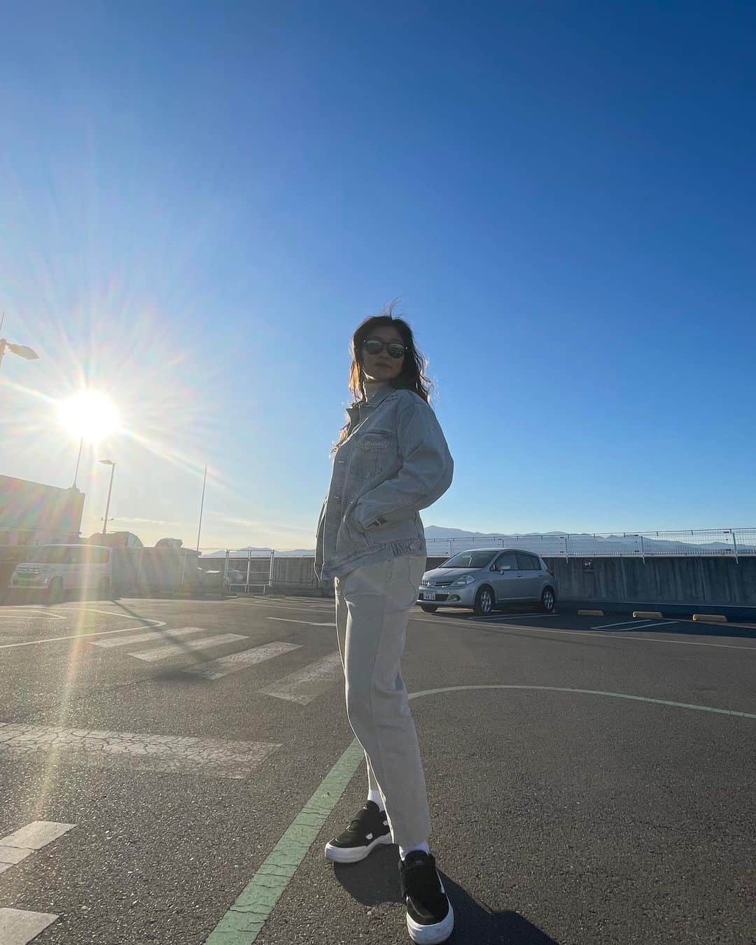 畠山紗英のインスタグラム：「お気に入りのジャケットとシューズ🥰  #ootd #fashion #favorite #redbull #vans」