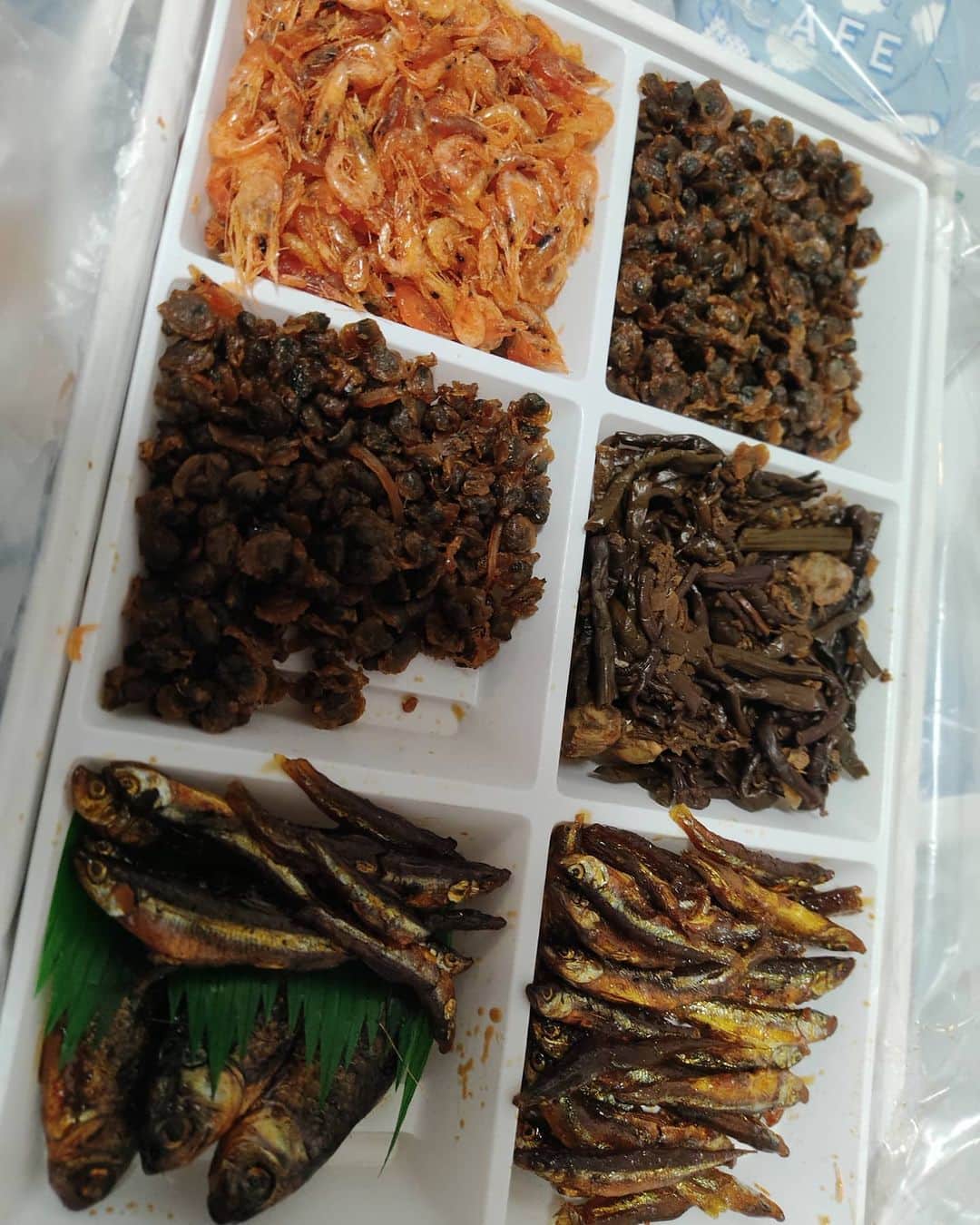 小山夏希のインスタグラム：「佃煮もらた(๑♡ᴗ♡๑) 佃煮とか缶詰とかのお土産すきー」