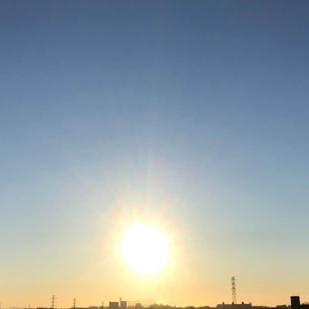 しんのすけさんのインスタグラム写真 - (しんのすけInstagram)「#しんのすけ 正月実家から見た空。」1月7日 21時30分 - shinnosuke_burninghead