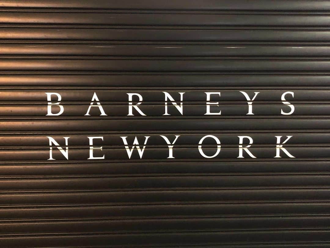 WWDジャパンさんのインスタグラム写真 - (WWDジャパンInstagram)「ニュース：バーニーズ新宿が2月末で閉店へ　30年の歴史に幕  バーニーズ　ニューヨーク（BARNEYS NEW YORK）新宿店が2月28日に閉店する。新宿店の顧客向けにはすでに封書で通知されており、14日にはコーポレイトサイトで発表予定だ。  詳細は @wwd_jp のプロフィールのリンクから  #バーニーズニューヨーク#BARNEYSNEWYORK#バーニーズ新宿#バーニーズ#BARNEYSShinjuku#BARNEYSNY#BARNEYS #barneysnewyorkshinjuku」1月7日 21時38分 - wwd_jp