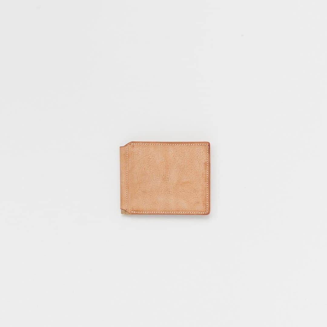 エンダースキーマのインスタグラム：「2021ws(winter/spring) will be at stores from the 9th of Jan﻿ *flagship stores @sukima_shop and retailers in Japan﻿ *abroad mid Mar﻿ ﻿ model: money clip﻿ color: natural, black, choco, ivory﻿ ﻿ #henderscheme #2021ws」