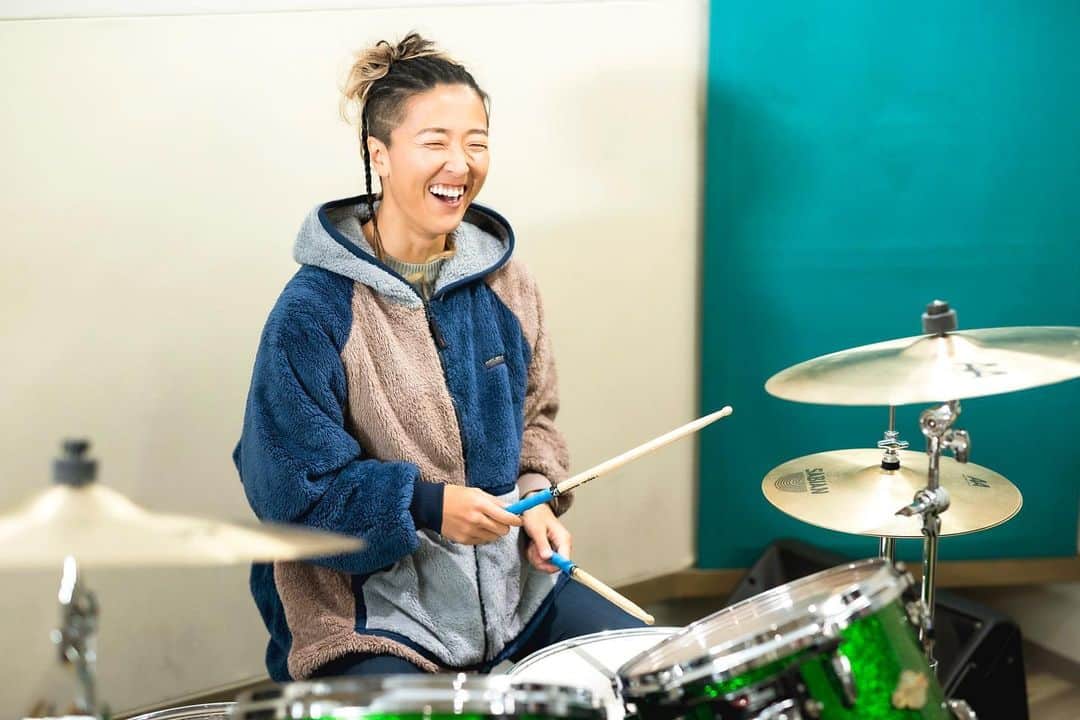 大儀見優季のインスタグラム：「明日8日(金) 夜10時から #才色健美 #BS朝日 放送です🤘🏽#roadtodrummer #lifeisart #smile」