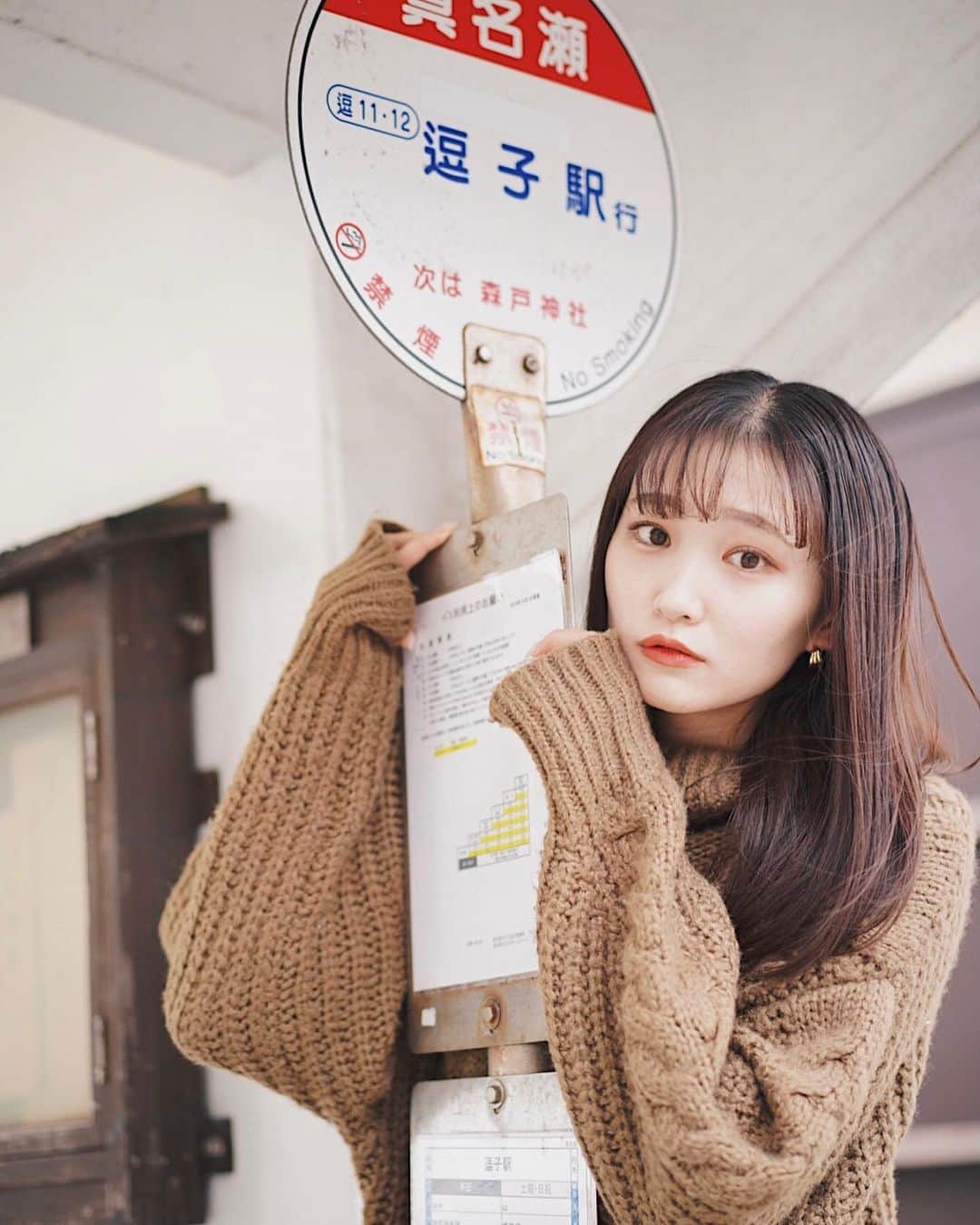 加藤早和子のインスタグラム：「❤︎ 🚌🚏  . . #時差投稿 #時差 #青山学院大学 #女子大学生 #ミス日本 #一眼レフ #ポートレート#ポトレ #被写体 #いいね返し #portrait #as_archive #portraitphotography #as_picture #portrait_mood」