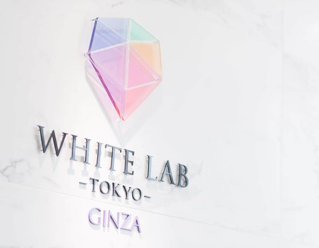 ホワイトニング専門クリニック ホワイトラボ東京 渋谷のインスタグラム：「* #歯のホワイトニング @whitelabtokyo  * 2021年はどんな一年になるのでしょう。 とても不安な日々ですが #ホワイトラボ東京 ではできる事を目一杯やっていく 準備の一年にしたいと思います👍🏻 * * しばらくは予約人数やスタッフ数の制限などが続くので ご予約が取りにくい日もございますがご了承下さい🙏 * 皆様にとって素晴らしい一年になりますよう 心からお祈り申し上げます。 本年も変わらず宜しくお願い致します🎍 * #ホワイトニング #美容 #短時間 #ブライダルホワイトニング #ブライダルホワイトニングならホワイトラボ東京 #優しいスタッフばかり #怖くないホワイトニング #オフィスホワイトニング #医療ホワイトニング #リピーター #リラックス #きれいになりたい #写真好きな人と繋がりたい #プレ花嫁 #ステイタス #zoom #自分磨き #清潔感 #好感度アップ」