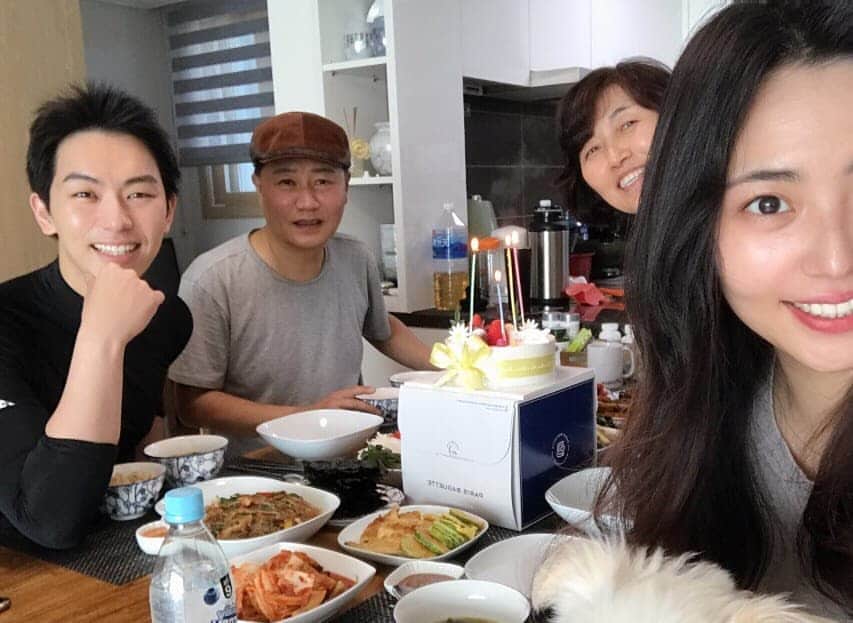 アン・ウヨンのインスタグラム：「White birthday~」