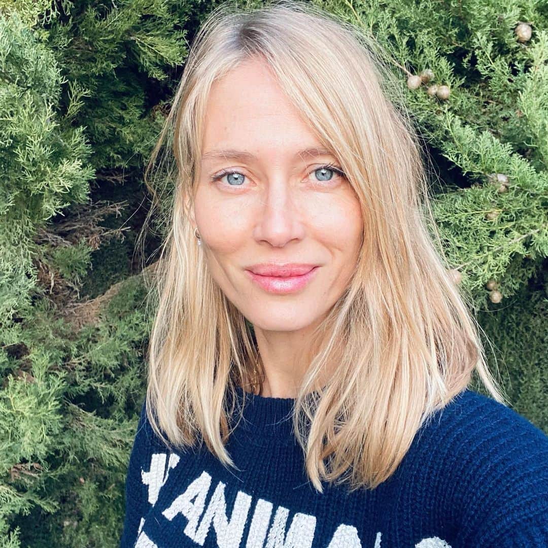 カルレス・プジョルのインスタグラム：「Hoy cumple años mi niña, muy feliz de poder celebrarlo a tu lado @vanesalorenzo_  #TeQuieroPequeña 😘❤️」