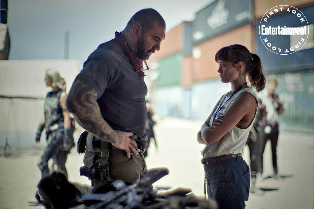 エラ・パーネルのインスタグラム：「Like father, like daughter. Army of the Dead, coming soon. 💀☠️💀」