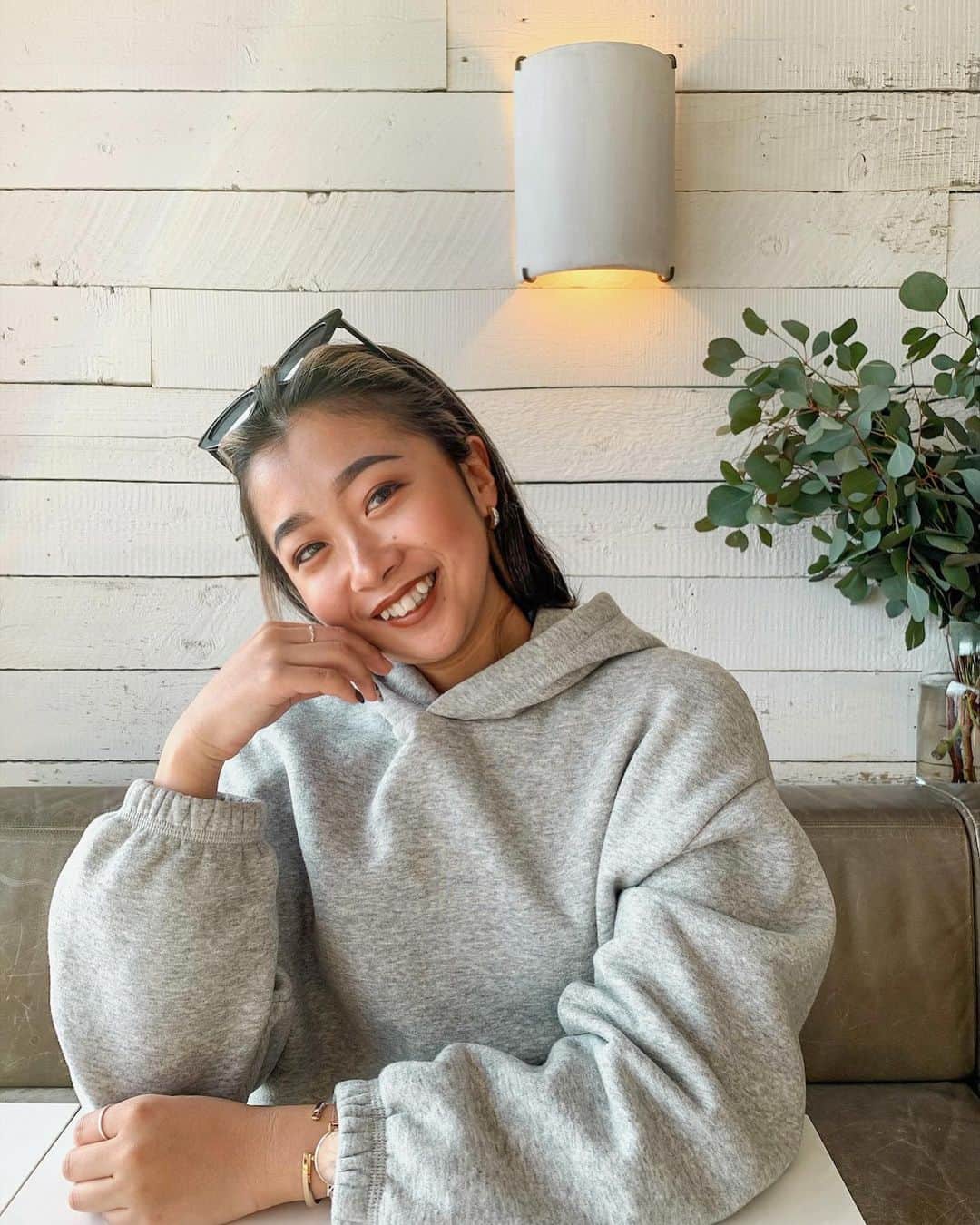 MISAさんのインスタグラム写真 - (MISAInstagram)「・ 今日は嵐のような強風で 絶好の海日和でした🤣🤍笑  #bills#bills七里ヶ浜#beach#ootd#outfit#me」1月7日 22時10分 - summer__lana